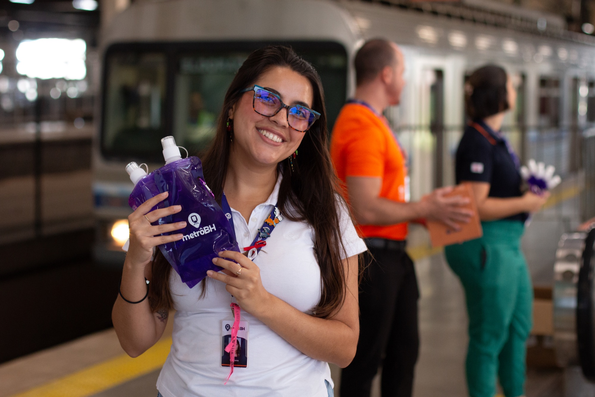 Convidados em interação espontânea no evento do Metro BH.